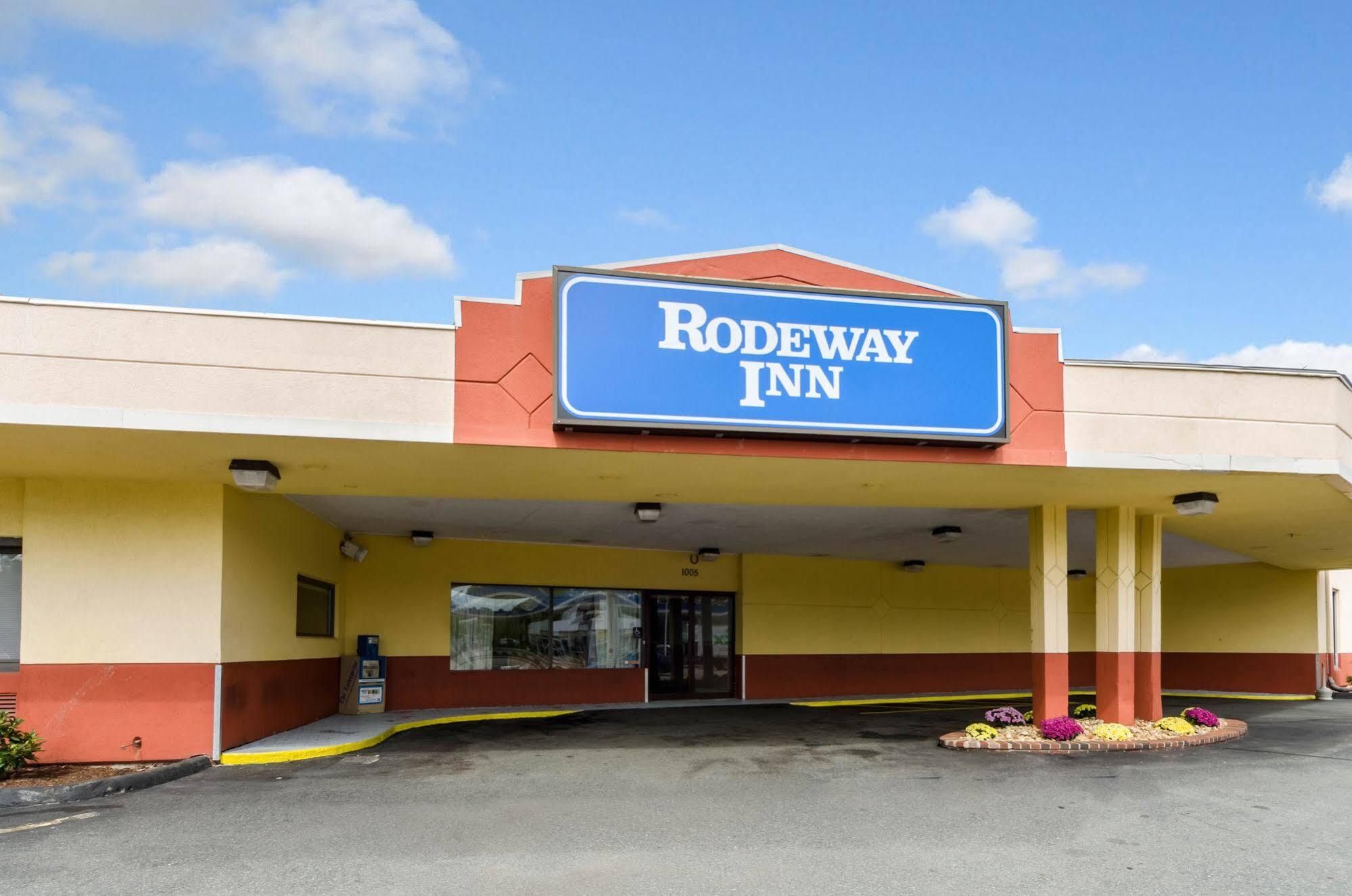 Rodeway Inn Brockton Esterno foto